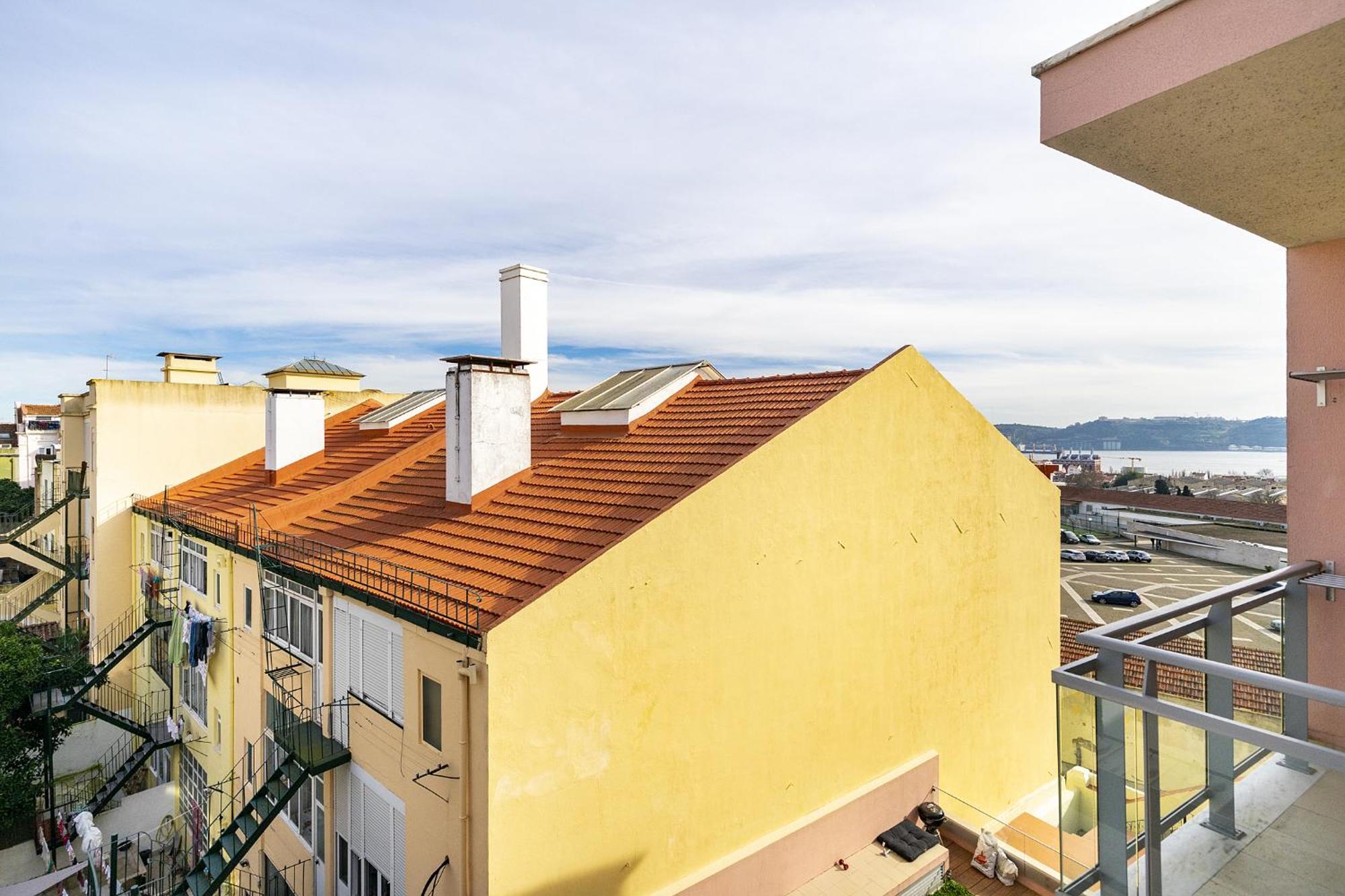 Whome Charming Urban Retreat With Skyline Views *